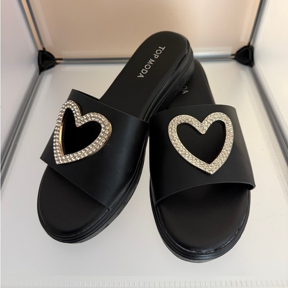 Top Moda Women's Heart Shape Platform Sandals Black Size 5.5 New